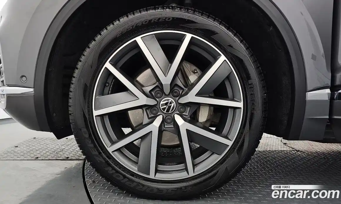 Volkswagen Touareg 2023 3.0 Автомат в Москве № 215260, фото 5