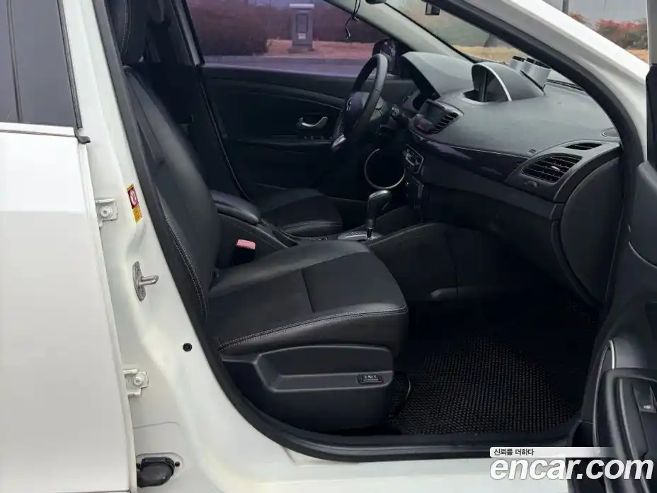 Renault SM3 2015 1.6 Автомат в Москве № 227411, фото 14