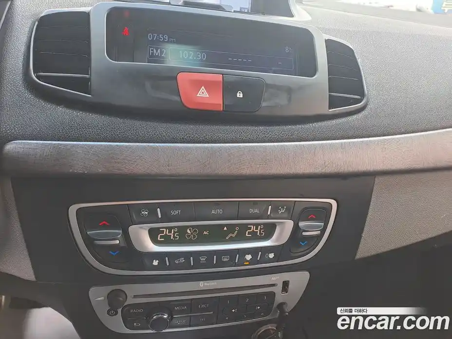 Renault SM3 2015 1.6 Автомат в Москве № 227430, фото 9