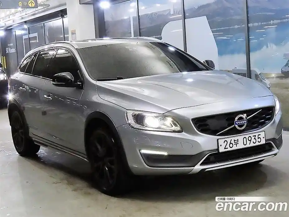 Volvo V60 2016 2.0 Автомат в Москве № 230644, фото 1