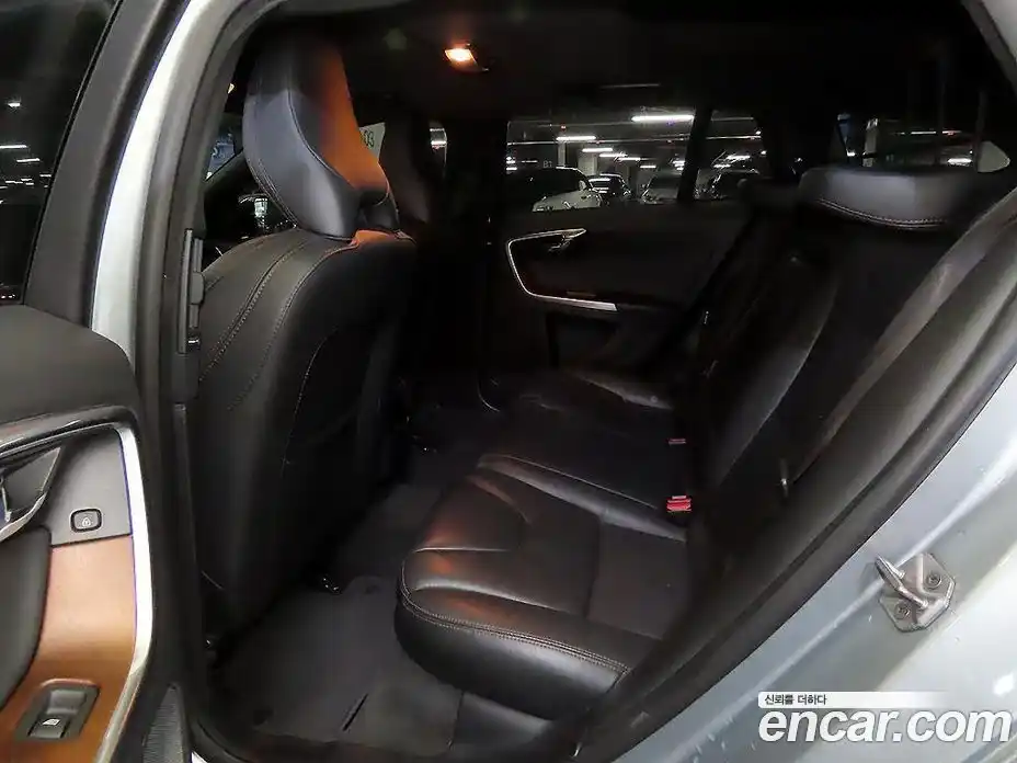 Volvo V60 2016 2.0 Автомат в Москве № 230644, фото 7