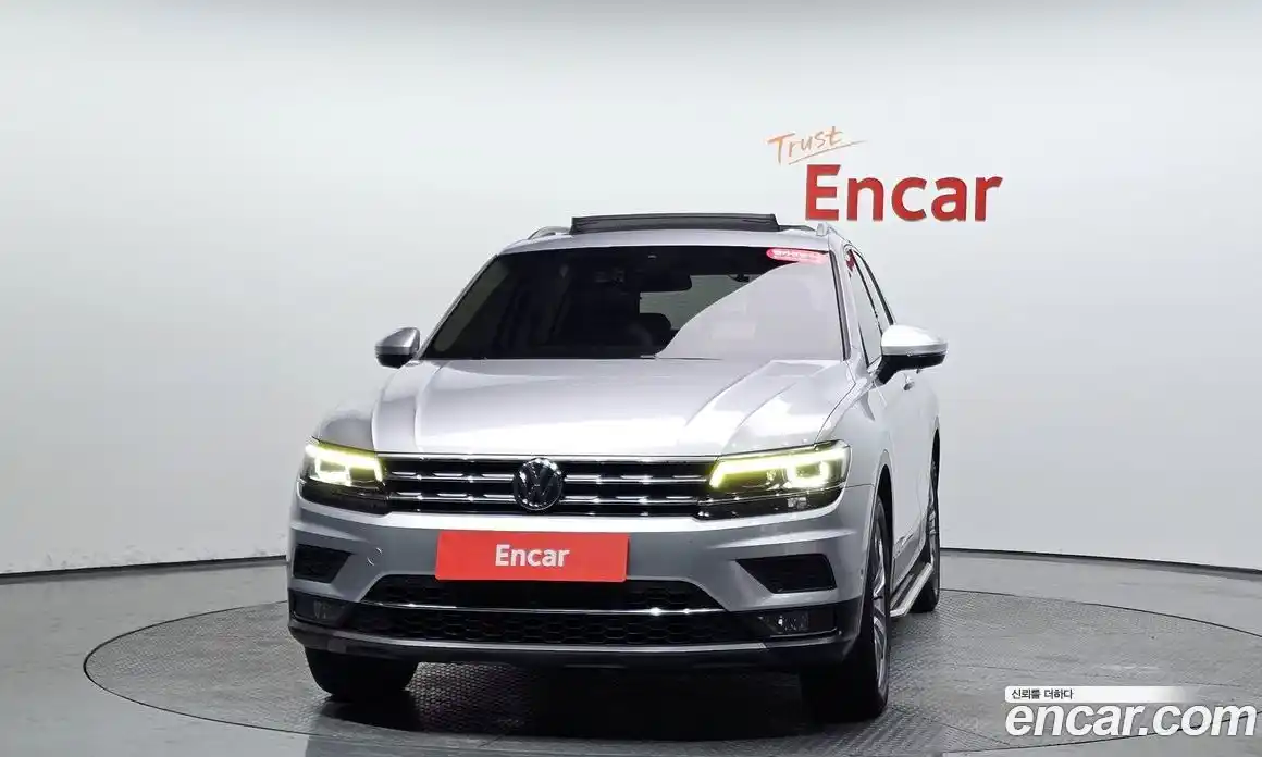 Volkswagen Tiguan 2018 2.0 Автомат в Москве № 277574, фото 1