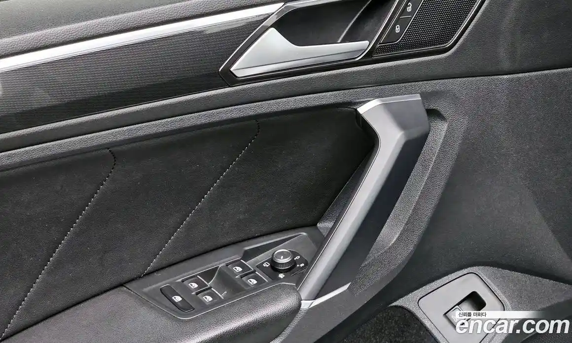 Volkswagen Tiguan 2018 2.0 Автомат в Москве № 277574, фото 15