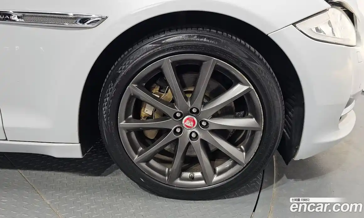 Jaguar XJ 2015 3.0 Автомат в Москве № 320143, фото 17