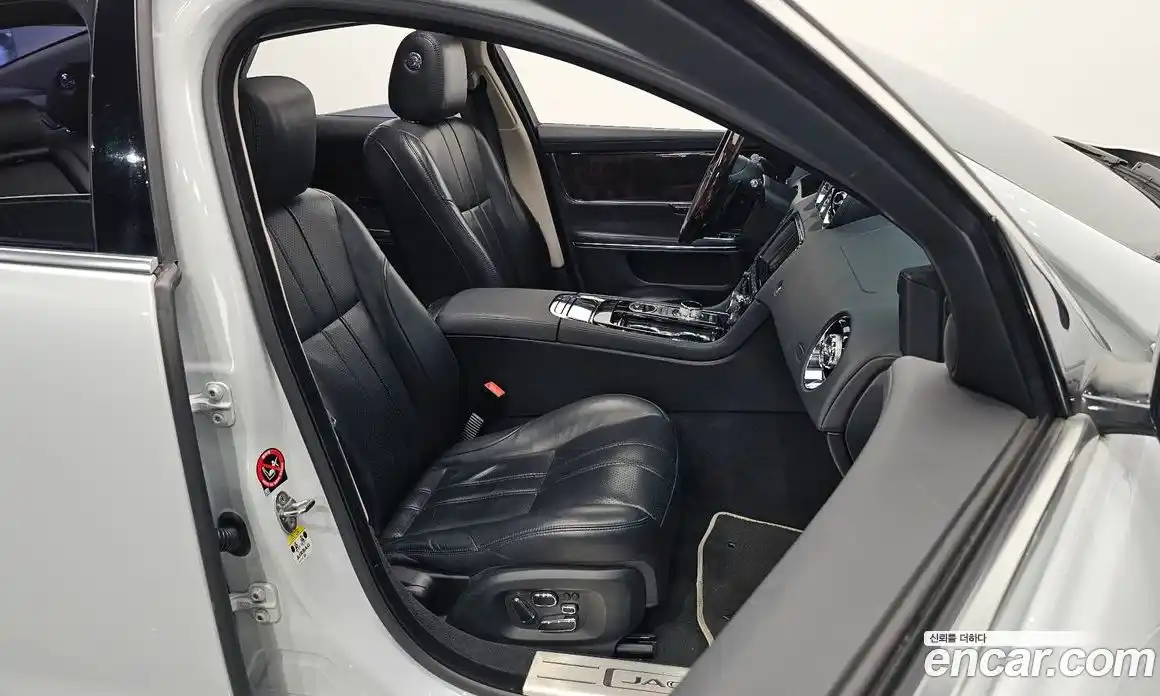 Jaguar XJ 2015 3.0 Автомат в Москве № 320143, фото 18