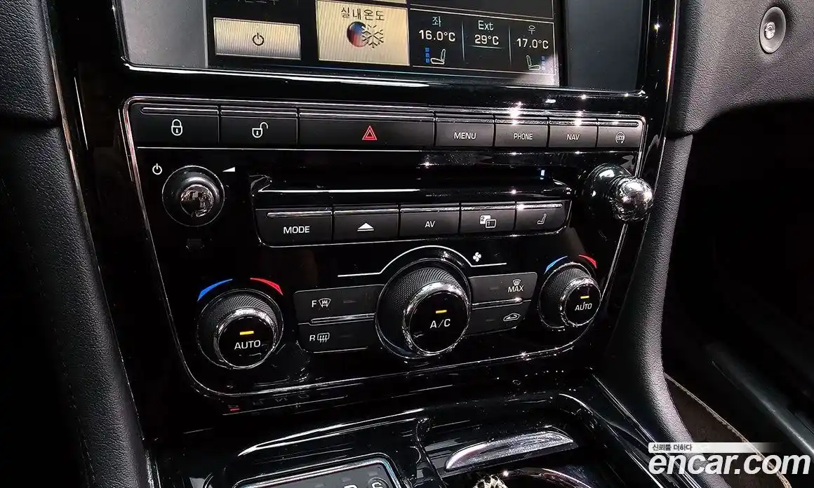 Jaguar XJ 2015 3.0 Автомат в Москве № 320143, фото 19