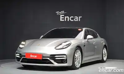 Porsche Panamera, 2011