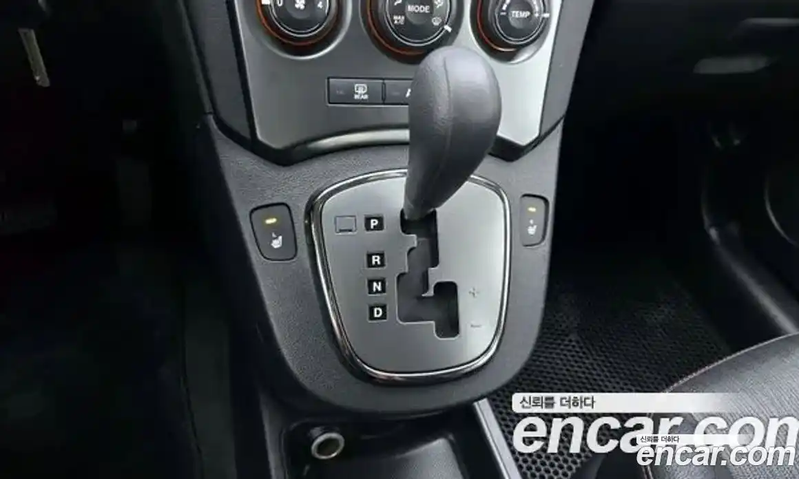 Kia Carens 2012 2.0 Автомат в Москве № 362009, фото 9