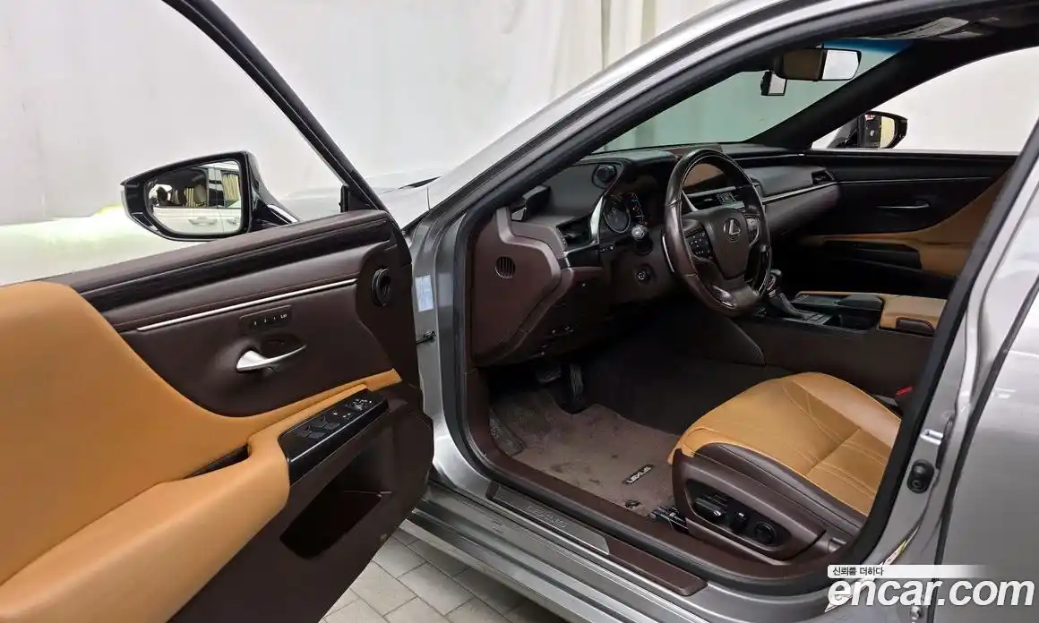 Lexus ES 2019 2.5 Автомат в Москве № 398012, фото 10