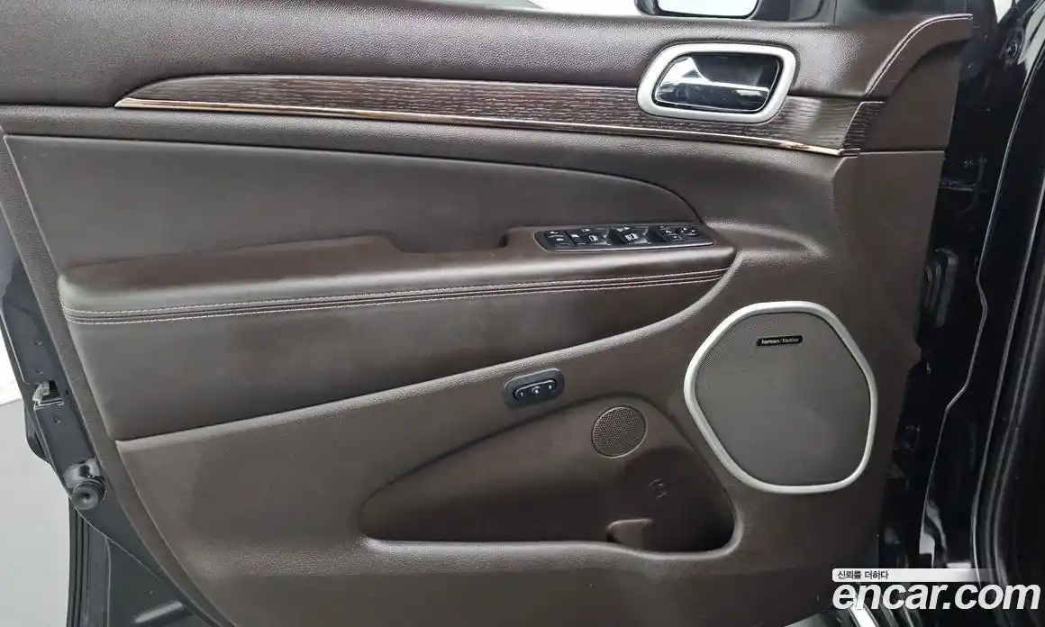 Jeep Cherokee 2019 3.0 Автомат в Москве № 432708, фото 18