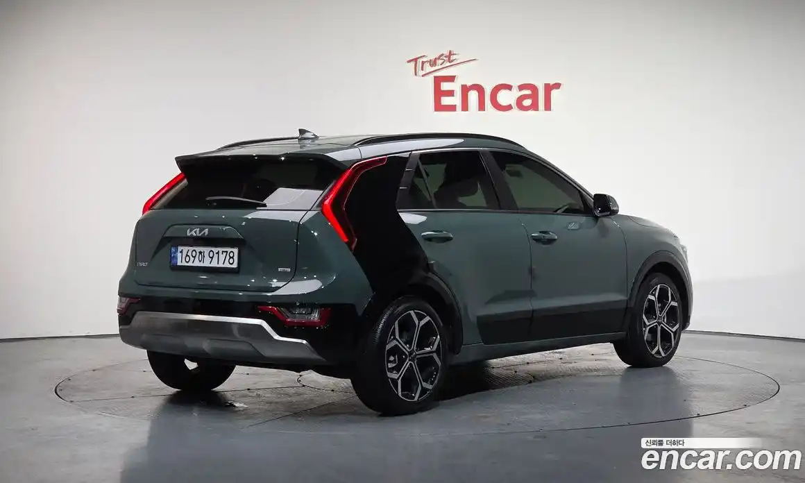 Kia Niro 2022 1.6 Автомат в Москве № 50483, фото 2