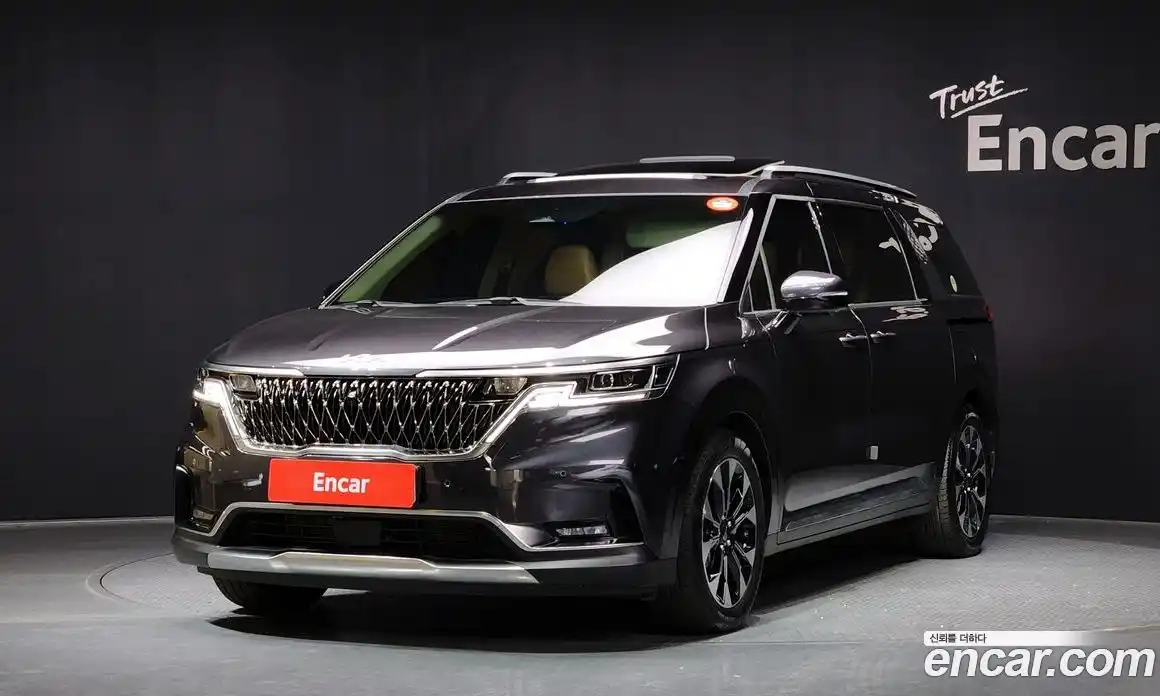 Kia Canival 2023 3.5 Автомат в Москве № 52943, фото 1