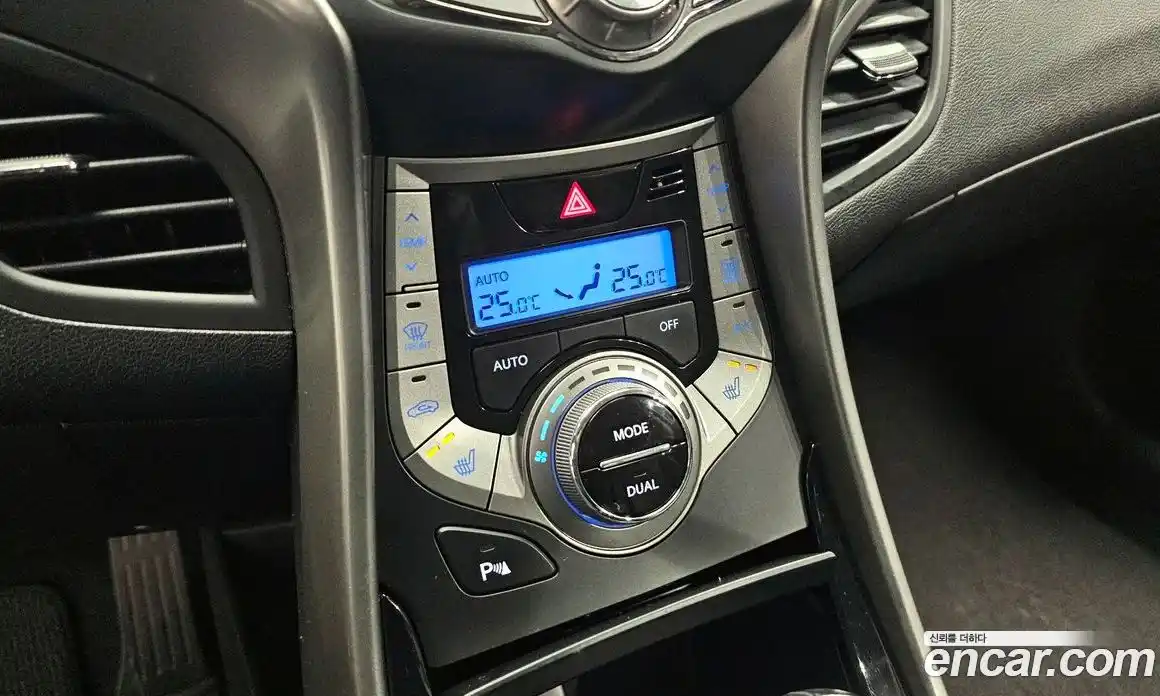 Hyundai Avante 2013 1.6 Автомат в Москве № 112525, фото 15