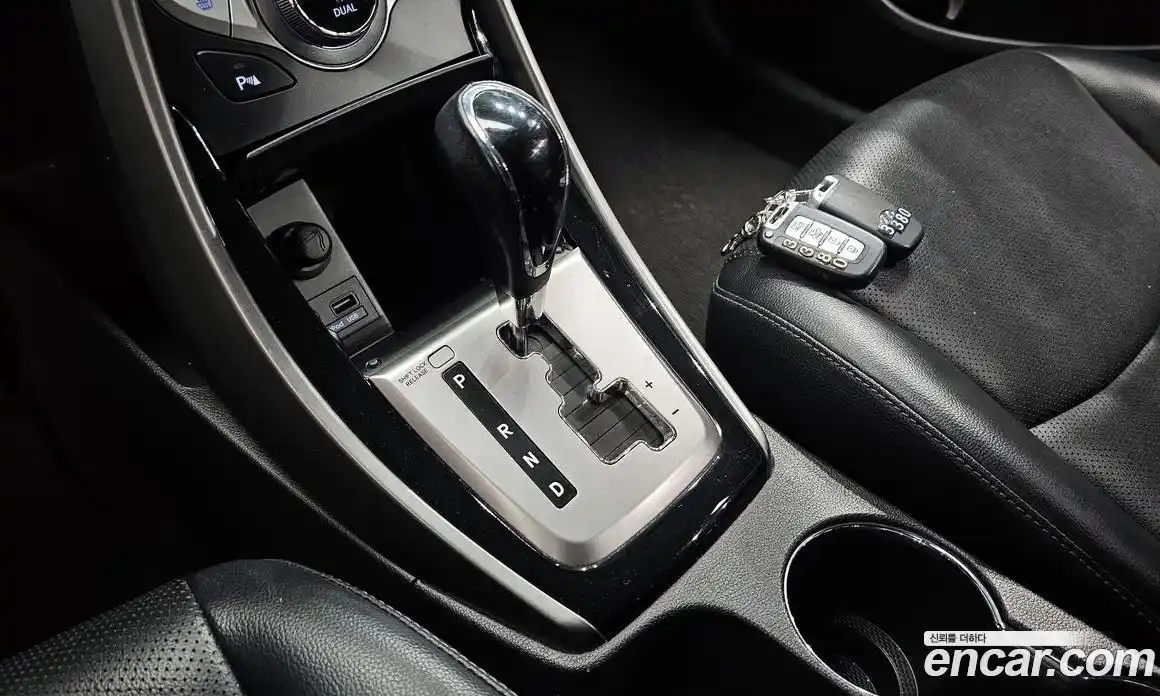 Hyundai Avante 2013 1.6 Автомат в Москве № 112525, фото 9