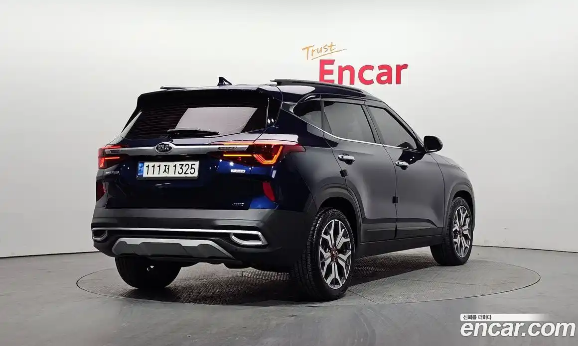 Kia Seltos 2021 1.6 Автомат в Москве № 132376, фото 3