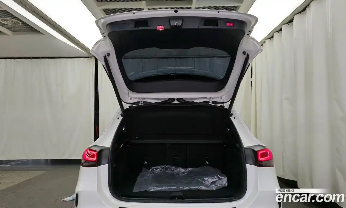 Mercedes-Benz EQA 2022 0.2 Автомат в Москве № 137124, фото 18