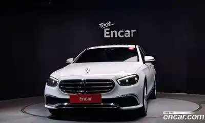Mercedes-Benz E-Class 2022 2.0 Автомат в Москве № 140215, миниатюра 3