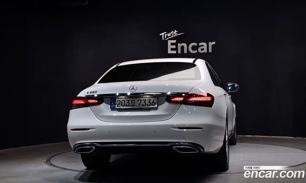 Mercedes-Benz E-Class 2022 2.0 Автомат в Москве № 140215, фото 4