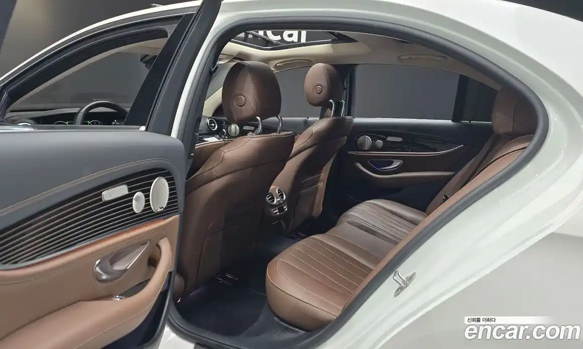 Mercedes-Benz E-Class 2023 3.0 Автомат в Москве № 141438, фото 12