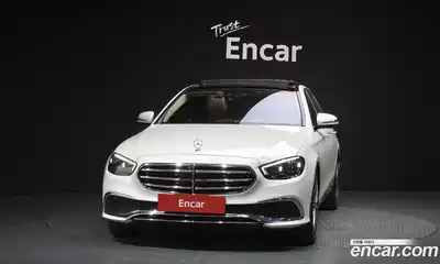 Mercedes-Benz E-Class 2023 3.0 Автомат в Москве № 141438, миниатюра 3