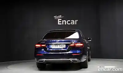 Mercedes-Benz E-Class 2023 3.0 Автомат в Москве № 149459, миниатюра 4