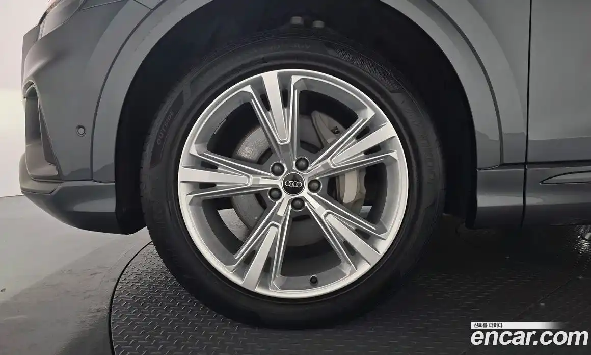 Audi Q8 2023 3.0 Автомат в Москве № 162403, фото 13