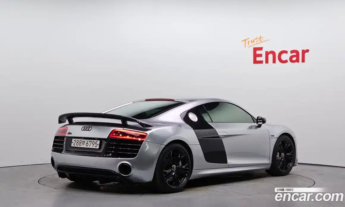 Audi R8 2015 5.2 Автомат в Москве № 163241, фото 17