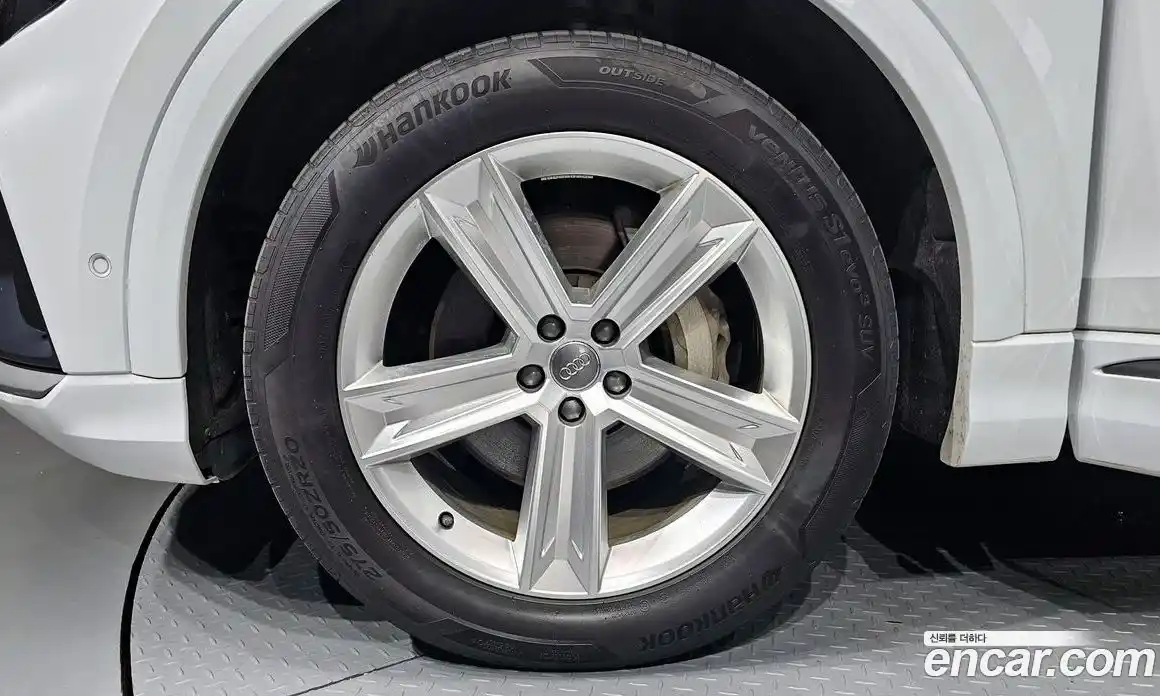 Audi Q8 2021 3.0 Автомат в Москве № 163501, фото 5