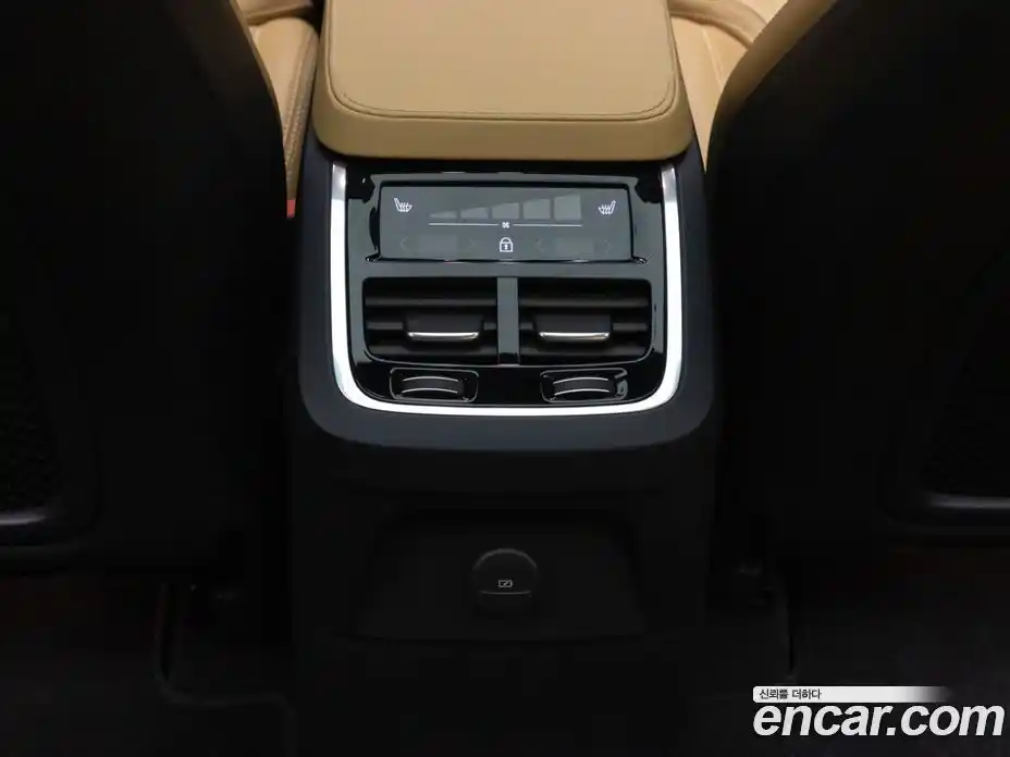 Volvo XC90 2024 2.0 Автомат в Москве № 164749, фото 12