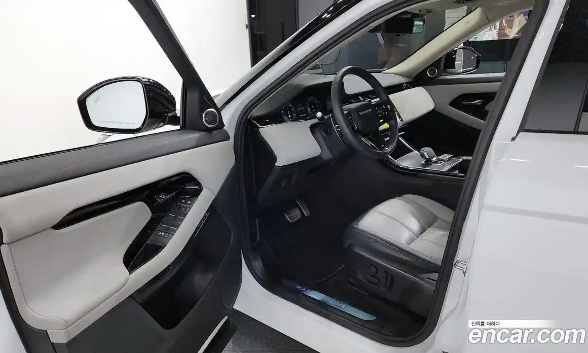 Land Rover Range-Rover Evoque 2024 2.0 Автомат в Москве № 166099, фото 14