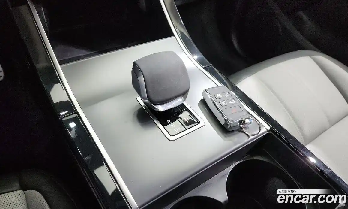 Land Rover Range-Rover Evoque 2024 2.0 Автомат в Москве № 166099, фото 8