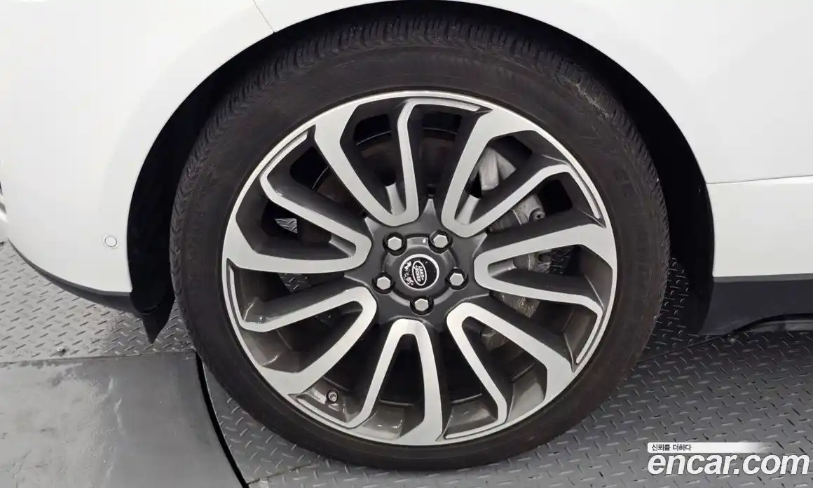 Land Rover Range-Rover 2017 4.4 Автомат в Москве № 166139, фото 20