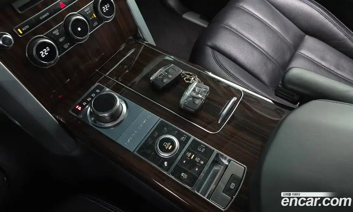 Land Rover Range-Rover 2015 4.4 Автомат в Москве № 166534, фото 13