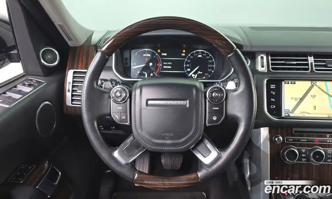 Land Rover Range-Rover 2015 4.4 Автомат в Москве № 166534, фото 17