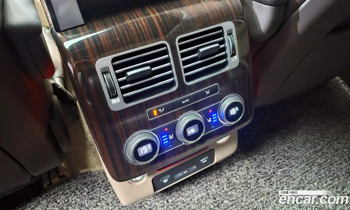 Land Rover Range-Rover 2017 4.4 Автомат в Москве № 166554, фото 18