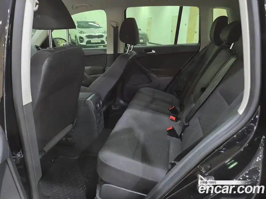 Volkswagen Tiguan 2015 2.0 Автомат в Москве № 169250, фото 8