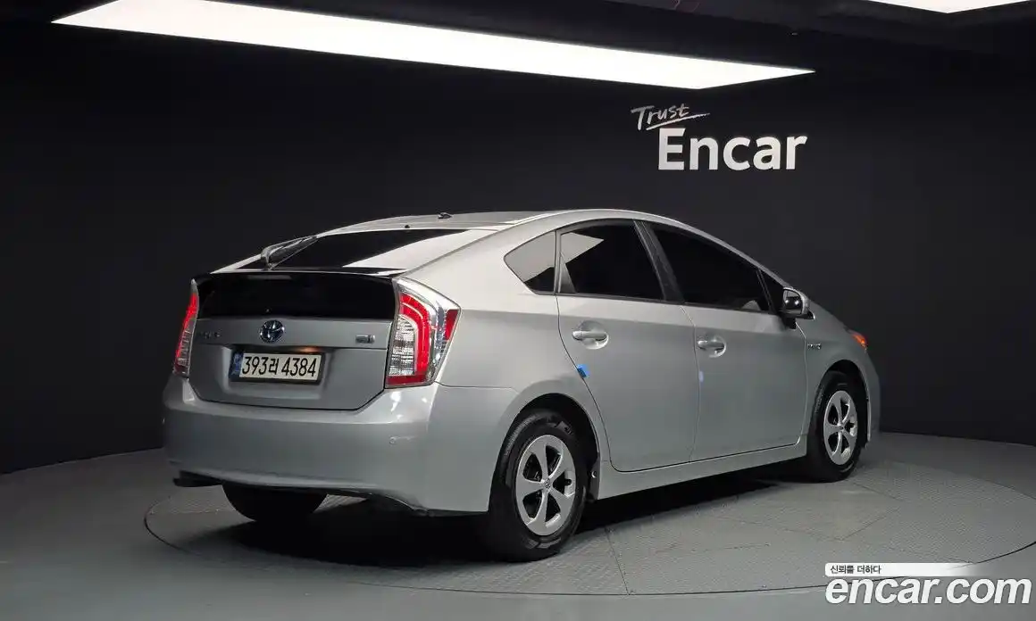 Toyota Prius 2015 1.8 Автомат в Москве № 184769, фото 13