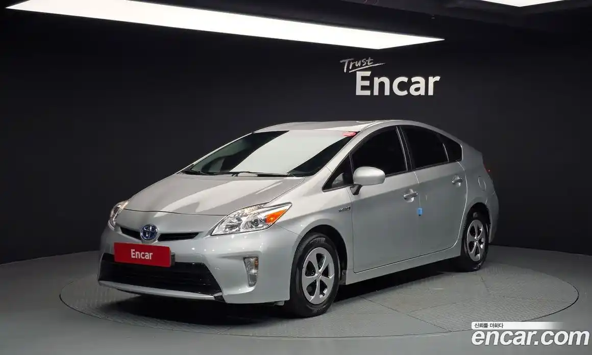 Toyota Prius 2015 1.8 Автомат в Москве № 184769, фото 16