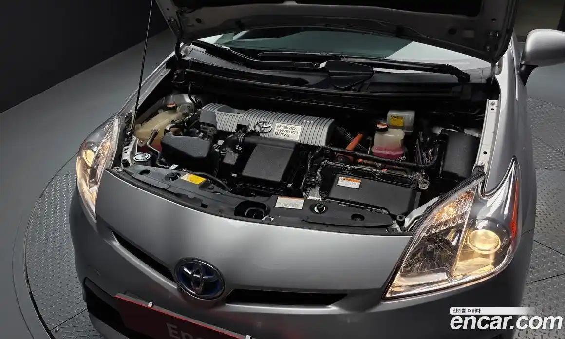 Toyota Prius 2015 1.8 Автомат в Москве № 184769, фото 19