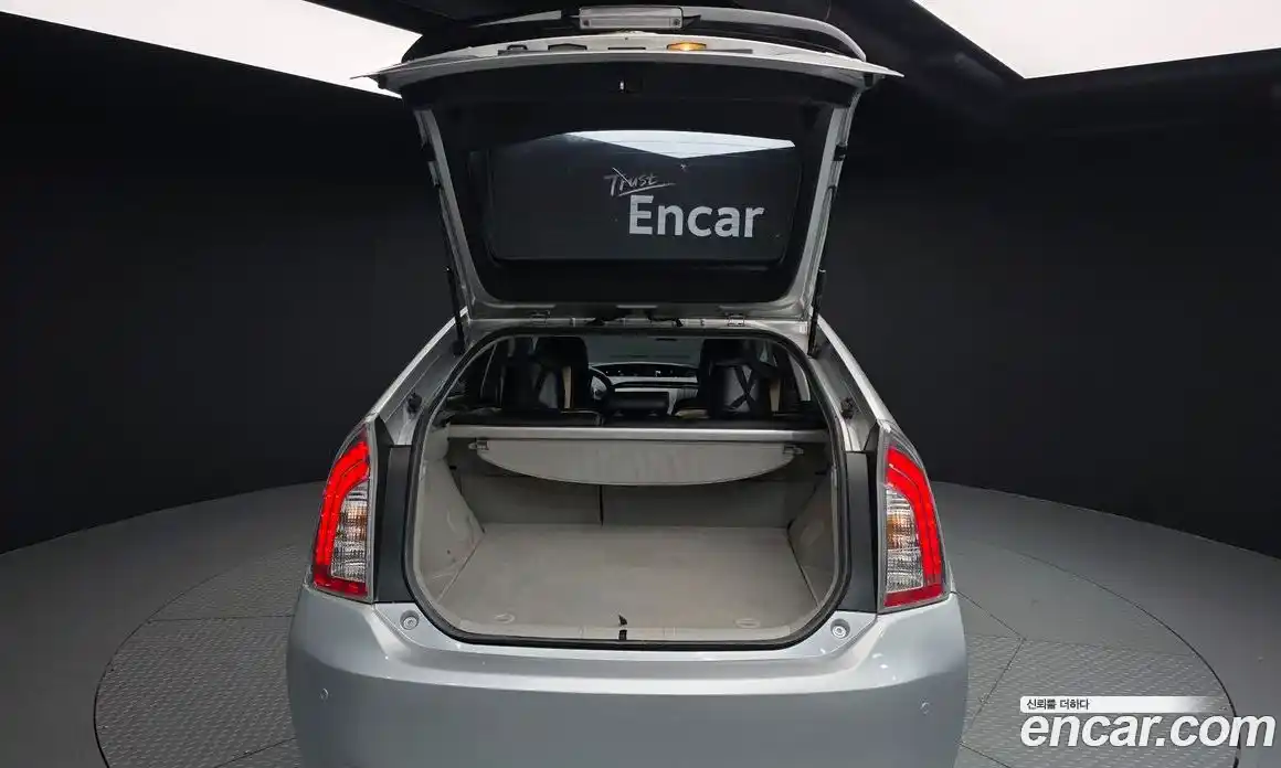 Toyota Prius 2015 1.8 Автомат в Москве № 184769, фото 8