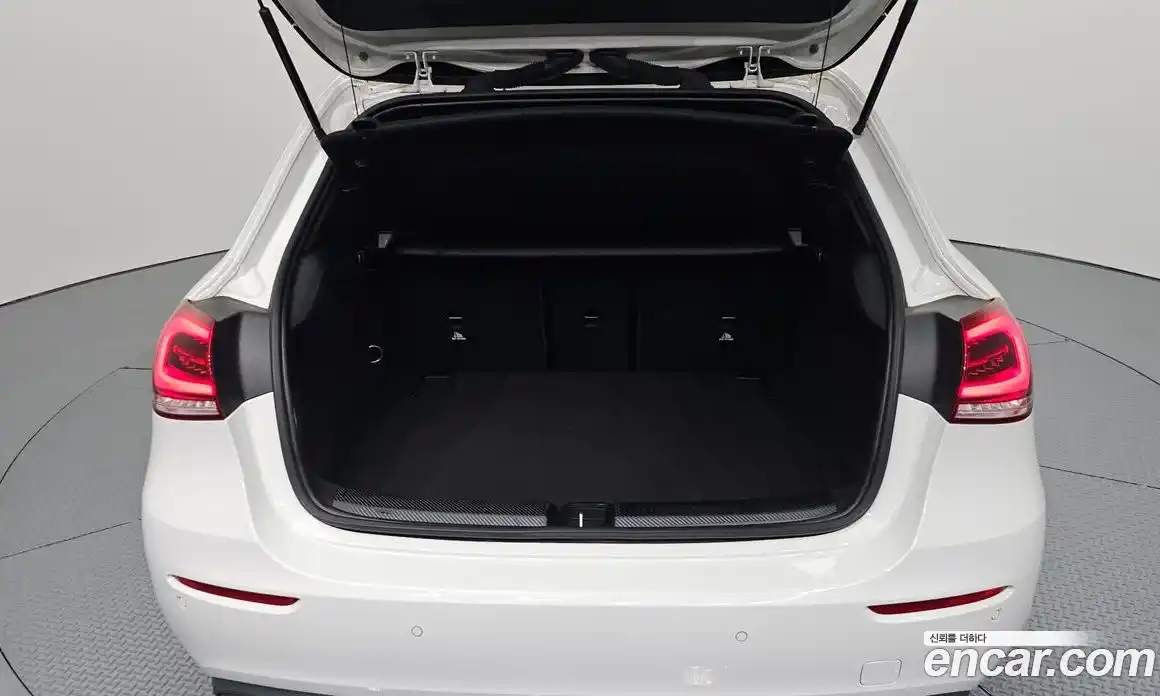 Mercedes-Benz A-Class 2023 2.0 Автомат в Москве № 193884, фото 18