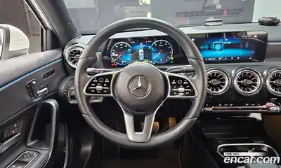 Mercedes-Benz A-Class 2023 2.0 Автомат в Москве № 193884, миниатюра 2