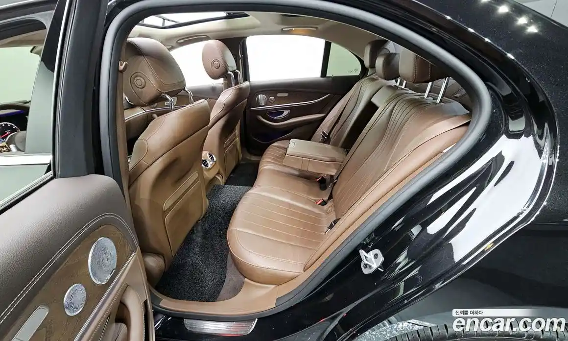 Mercedes-Benz E-Class 2019 2.0 Автомат в Москве № 195356, фото 3