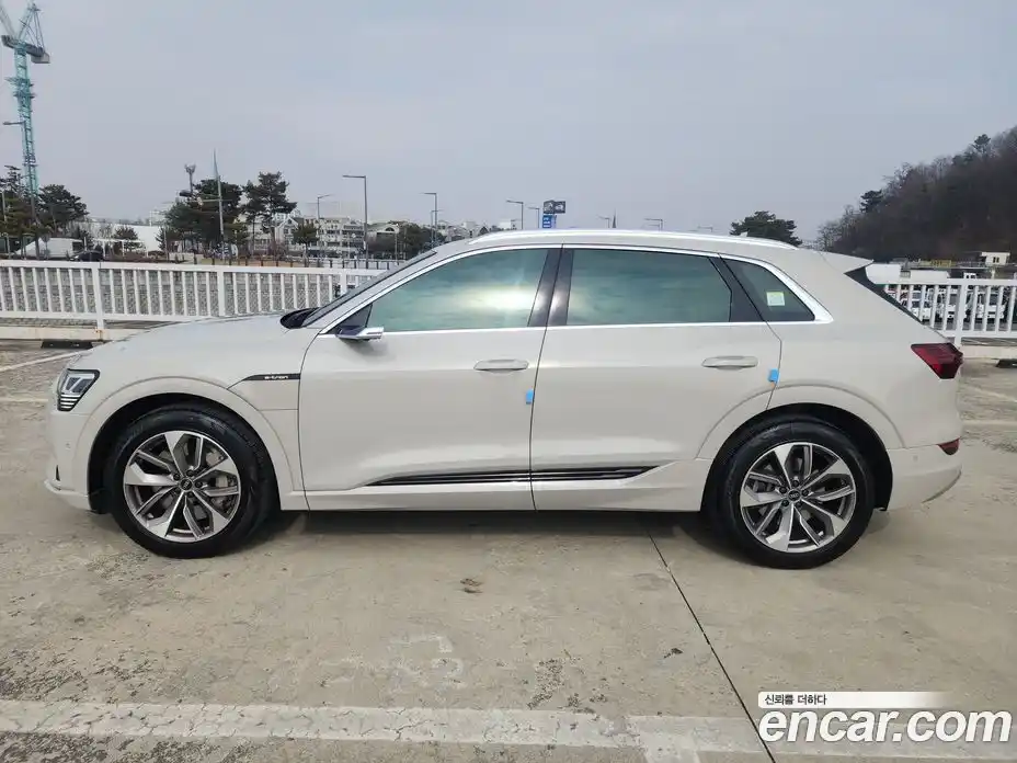 Audi e-tron 2022 0.2 Автомат в Москве № 196199, фото 16