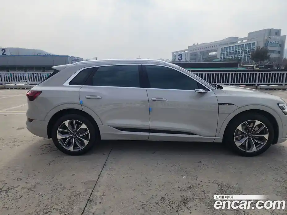 Audi e-tron 2022 0.2 Автомат в Москве № 196199, фото 17