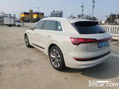 Audi e-tron 2022 0.2 Автомат в Москве № 196199, миниатюра 3