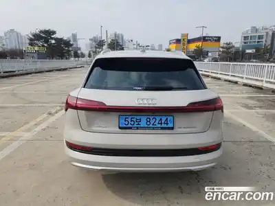 Audi e-tron 2022 0.2 Автомат в Москве № 196199, миниатюра 4