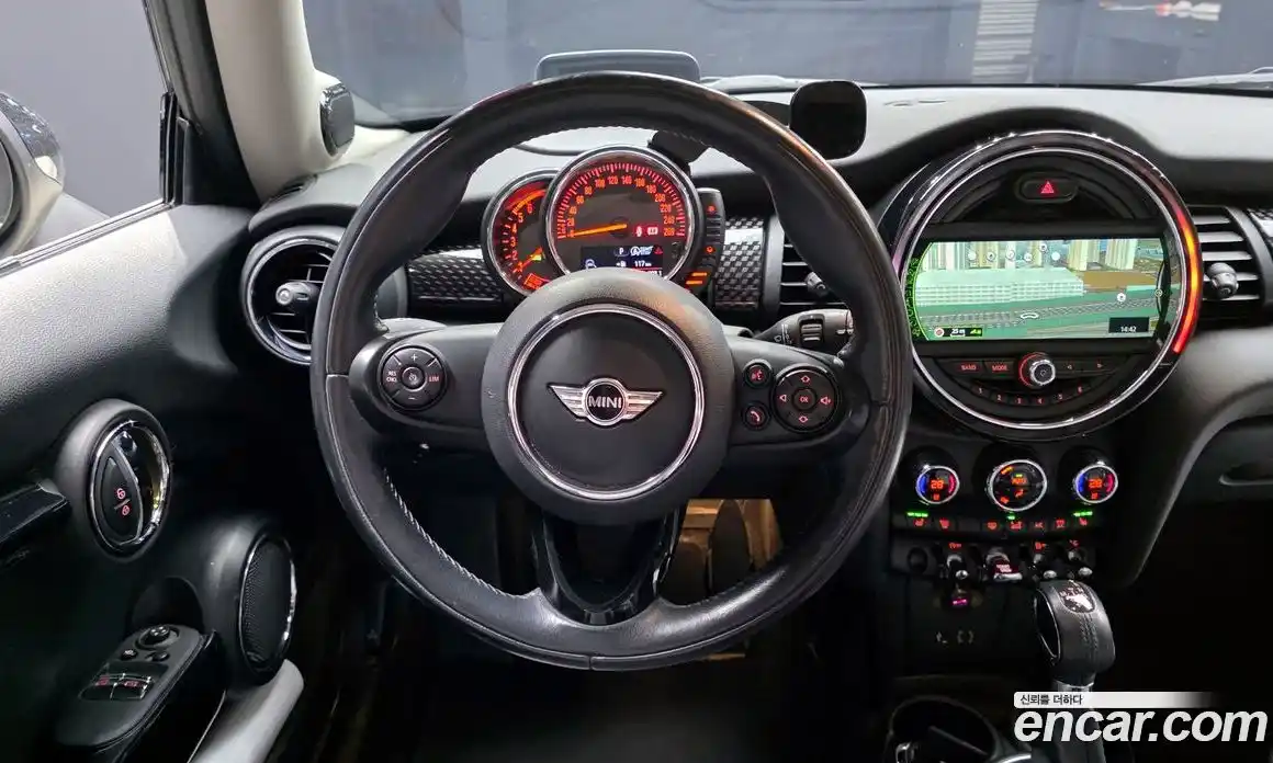 Mini Cooper 2016 2.0 Автомат в Москве № 198511, фото 13