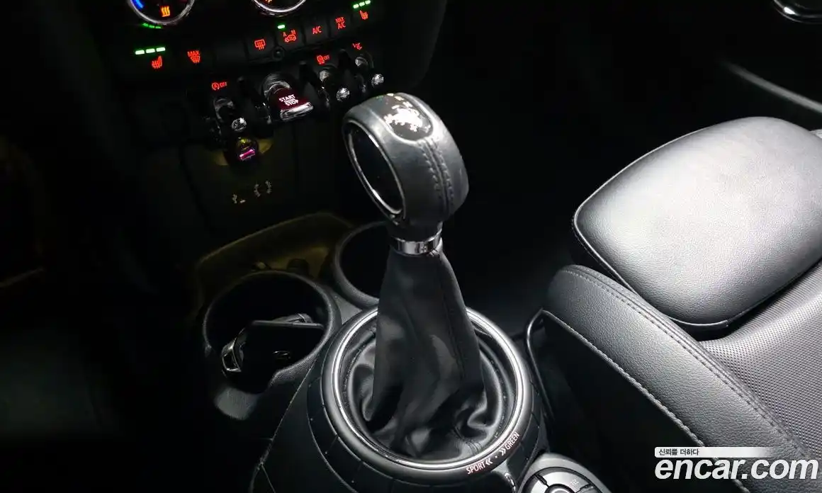 Mini Cooper 2016 2.0 Автомат в Москве № 198511, фото 9