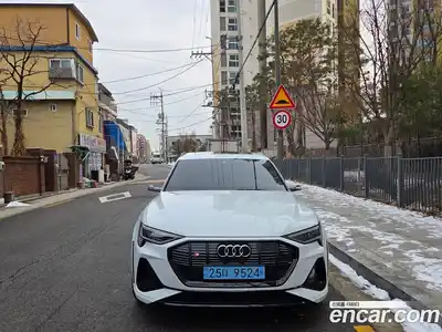 Audi e-tron 2022 Автомат в Москве № 212220, миниатюра 3